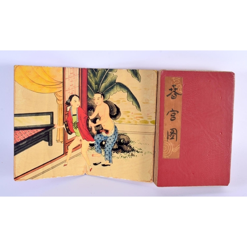 1676 - A CHINESE EROTIC BOOKLET 20th Century. 110 cm open.