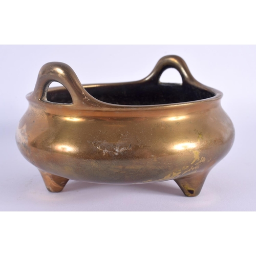 1683 - AN 18TH/19TH CENTURY CHINESE TWIN HANDLED BRONZE CENSER bearing Xuande marks to base. 925 grams. 14 ... 