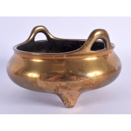 1683 - AN 18TH/19TH CENTURY CHINESE TWIN HANDLED BRONZE CENSER bearing Xuande marks to base. 925 grams. 14 ... 