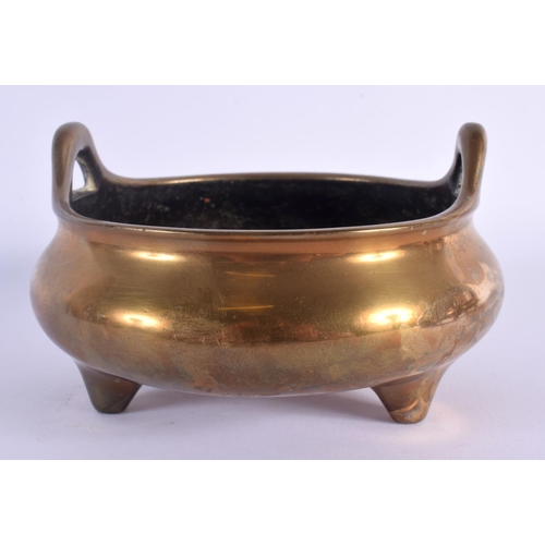 1683 - AN 18TH/19TH CENTURY CHINESE TWIN HANDLED BRONZE CENSER bearing Xuande marks to base. 925 grams. 14 ... 