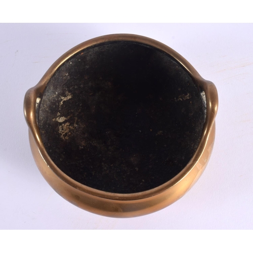 1683 - AN 18TH/19TH CENTURY CHINESE TWIN HANDLED BRONZE CENSER bearing Xuande marks to base. 925 grams. 14 ... 