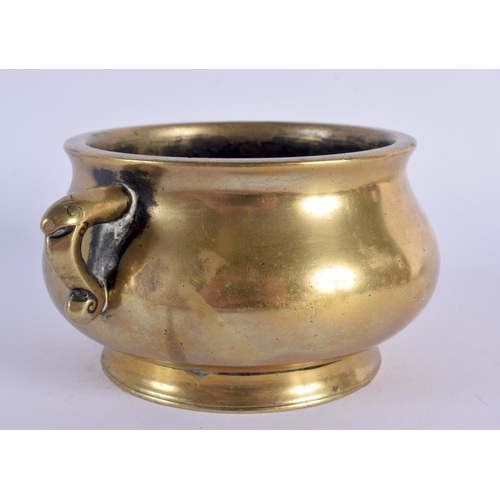 1684 - A RARE 18TH CENTURY CHINESE TWIN HANDLED BRONZE CENSER bearing rare hall mark to base. 796 grams. 13... 