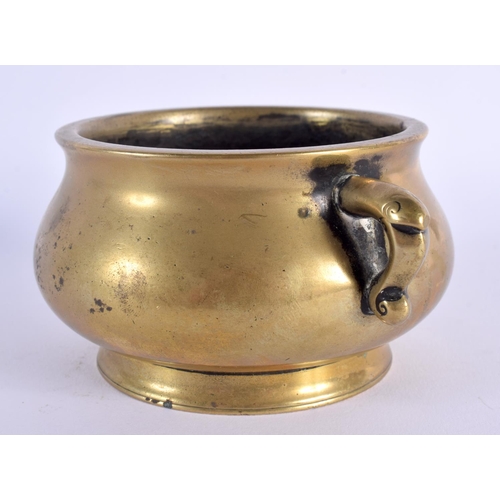 1684 - A RARE 18TH CENTURY CHINESE TWIN HANDLED BRONZE CENSER bearing rare hall mark to base. 796 grams. 13... 