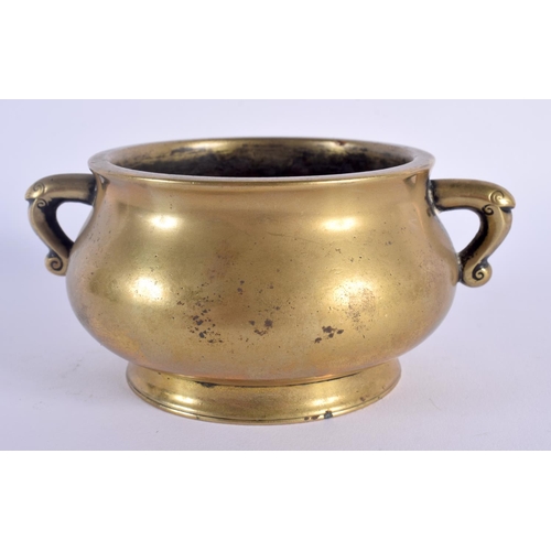 1684 - A RARE 18TH CENTURY CHINESE TWIN HANDLED BRONZE CENSER bearing rare hall mark to base. 796 grams. 13... 