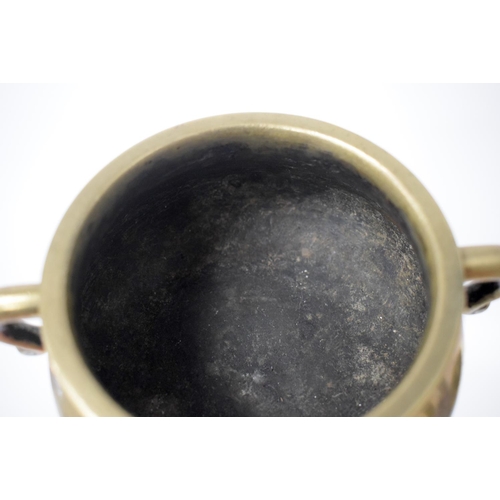 1684 - A RARE 18TH CENTURY CHINESE TWIN HANDLED BRONZE CENSER bearing rare hall mark to base. 796 grams. 13... 