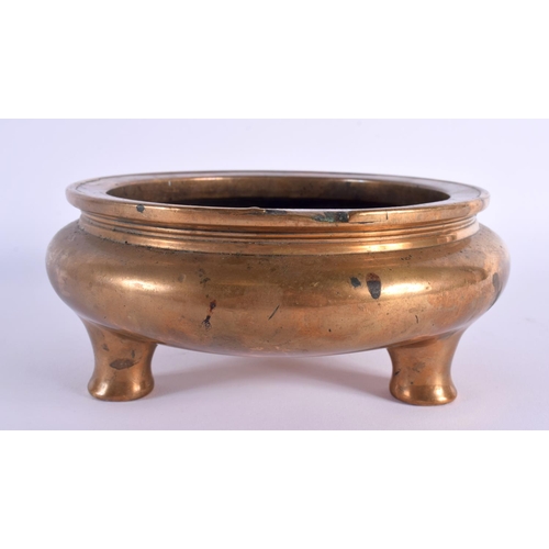 1685 - A RARE 17TH/18TH CENTURY CHINESE CIRCULAR BRONZE CENSER Ming/Qing, of plain form. 2684 grams. 16 cm ... 