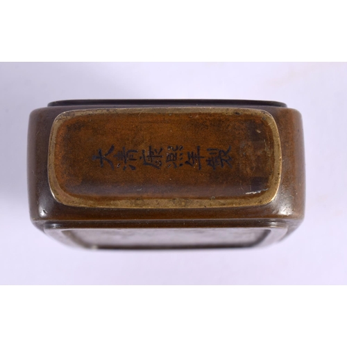 1688 - AN EXCEEDINGLY RARE 17TH/18TH CENTURY CHINESE BRONZE SNUFF BOTTLE Kangxi mark and period, silver and... 