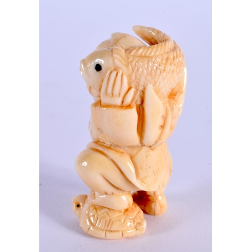 1696 - A JAPANESE CARVED BONE NETSUKE. 5 cm x 2.75 cm.