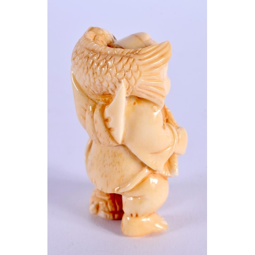 1696 - A JAPANESE CARVED BONE NETSUKE. 5 cm x 2.75 cm.