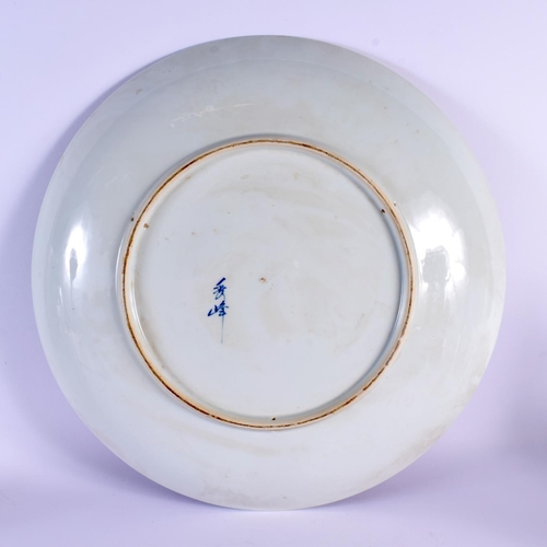 1702 - A LARGE EARLY 20TH CENTURY JAPANESE TAISHO PERIOD IMARI CHARGER. 42 cm diameter.