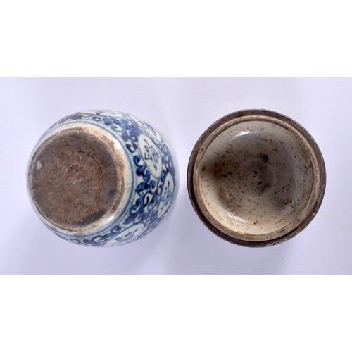 1704 - A CHINESE BLUE AND WHITE ISLAMIC MARKET BOX AND COVER 20th Century. 12 cm x 5 cm.