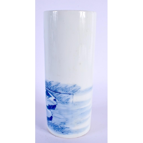 1706 - A CHINESE BLUE AND WHITE PORCELAIN BRUSH POT 20th Century. 15 cm high.