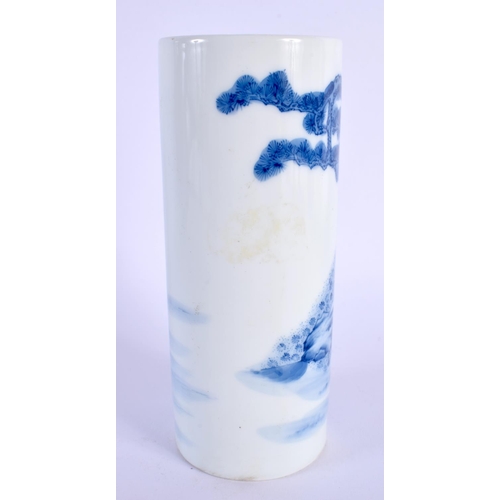 1706 - A CHINESE BLUE AND WHITE PORCELAIN BRUSH POT 20th Century. 15 cm high.