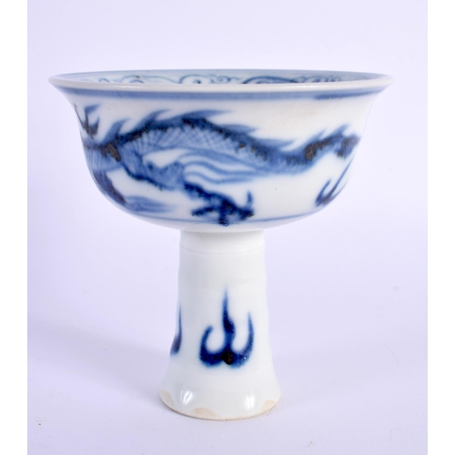 1710 - A CHINESE BLUE AND WHITE PORCELAIN STEM CUP 20th Century. 8 cm wide.