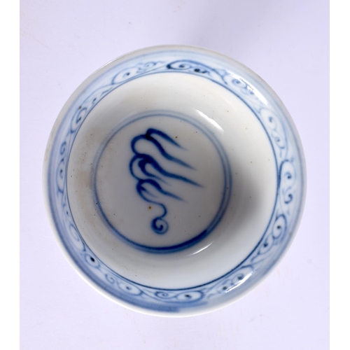 1710 - A CHINESE BLUE AND WHITE PORCELAIN STEM CUP 20th Century. 8 cm wide.