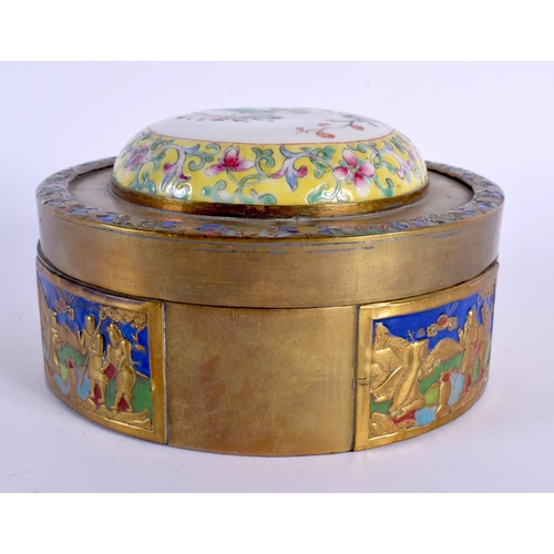 1716 - AN EARLY 20TH CENTURY CHINESE FAMILLE ROSE PORCELAIN BOX Late Qing/Republic, inset upon a enamelled ... 