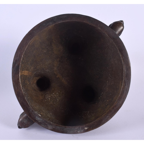 1729 - A CHINESE TWIN HANDLED BRONZE CENSER AND COVER 20th Century. 16 cm wide, internal width 10 cm.