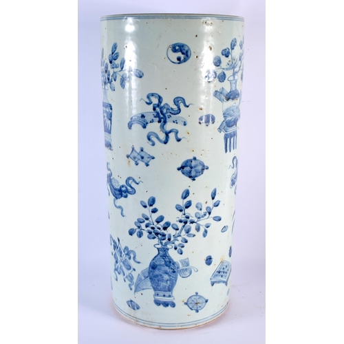 1738 - A LARGE CHINESE BLUE AND WHITE PORCELAIN STICK STAND 20th Century. 60 cm x 25 cm.