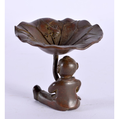 1762 - A JAPANESE BRONZE LILY PAD OKIMONO. 6.25 cm x 6 cm.