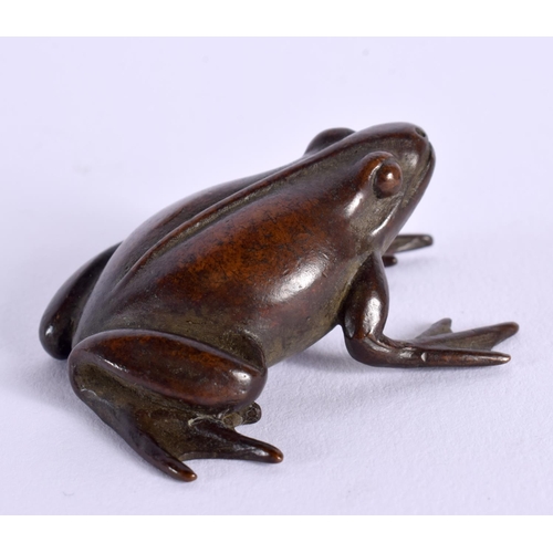 1788 - A JAPANESE BRONZE FROG OKIMONO. 4.5 cm x 4 cm.