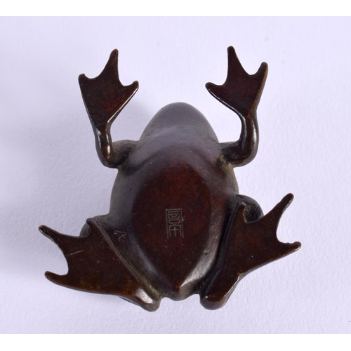 1788 - A JAPANESE BRONZE FROG OKIMONO. 4.5 cm x 4 cm.