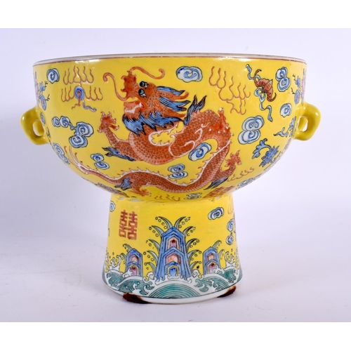 1807 - A CHINESE REPUBLICAN PERIOD FAMILLE JAUNE PORCELAIN BOWL painted with dragons. 16 cm x 16 cm.