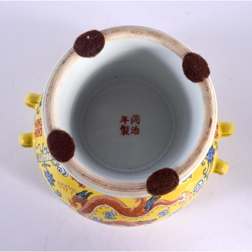 1807 - A CHINESE REPUBLICAN PERIOD FAMILLE JAUNE PORCELAIN BOWL painted with dragons. 16 cm x 16 cm.