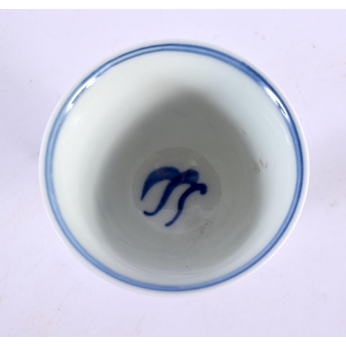 1825 - A CHINESE BLUE AND WHITE PORCELAIN STEM CUP 20th Century. 8 cm wide.