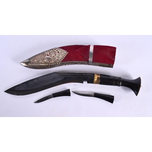 1838 - AN EARLY 20TH CENTURY MIDDLE EASTERN SILVER OVERLAID DAGGER. 37 cm long.