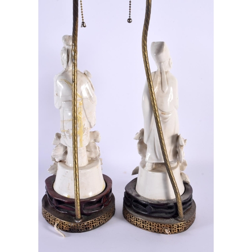 1871 - A LARGE PAIR OF 19TH CENTURY CHINESE BLANC DE CHINE PORCELAIN LAMPS. 50 cm high.