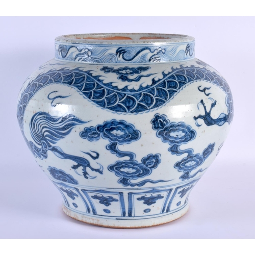 1882 - A LARGE CHINESE BLUE AND WHITE PORCELAIN JARLET 20th Century, painted in the Yuan manner. 28 cm x 26... 