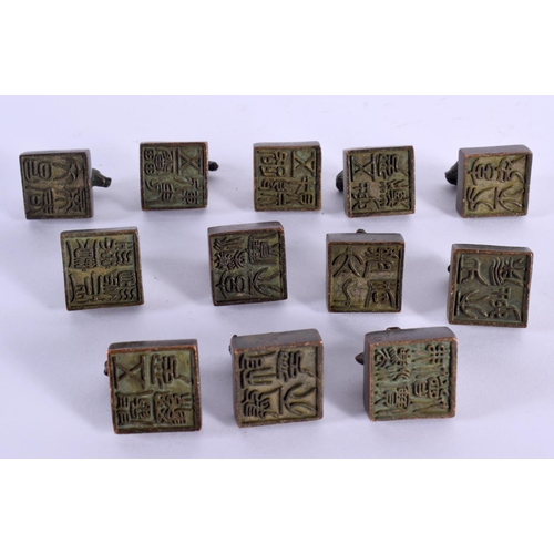 1887 - CHINESE BRONZE SEALS 20th Century. 3.5 cm x 2.5 cm. (qty)