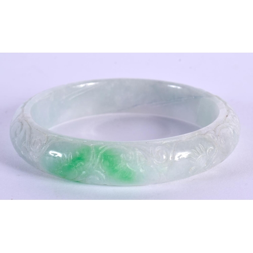 1891 - A CHINESE CARVED JADE BANGLE 20th Century. 5.75 cm diameter.