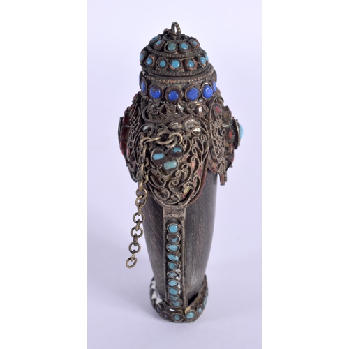 1894 - A LARGE 19TH CENTURY CHINESE TIBETAN CARVED HORN SNUFF BOTTLE. 9.5 cm x 5.75 cm.