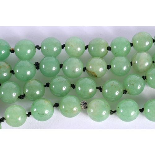 1899 - A CHINESE JADEITE NECKLACE 20th Century. 94 cm long.