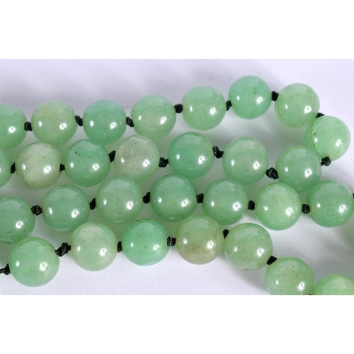 1899 - A CHINESE JADEITE NECKLACE 20th Century. 94 cm long.