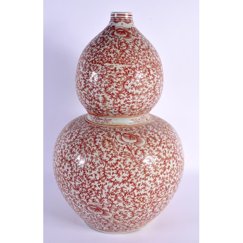 1908 - A LARGE EARLY 20TH CENTURY IRON RED PORCELAIN DOUBLE GOURD VASE Late Qing/Republic. 45 cm x 15 cm.