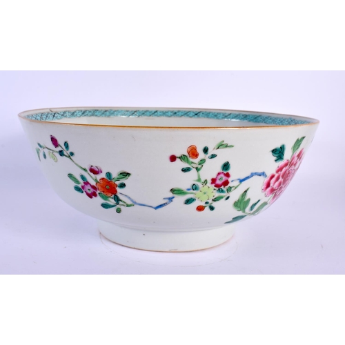 1917 - AN 18TH CENTURY CHINESE EXPORT FAMILLE ROSE BOWL Qianlong. 23 cm diameter.