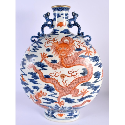 1931 - A LARGE CHINESE TWIN HANDLED IRON RED BLUE AND WHITE PORCELAIN FLASK 20th Century. 50 cm x 22 cm.