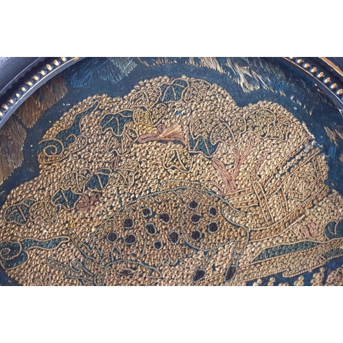 1939 - A PAIR OF LATE 18TH/19TH CENTURY CHINESE BEIJING SILK ROUNDELS Late Qianlong/Jiaqing. 15 cm diameter... 