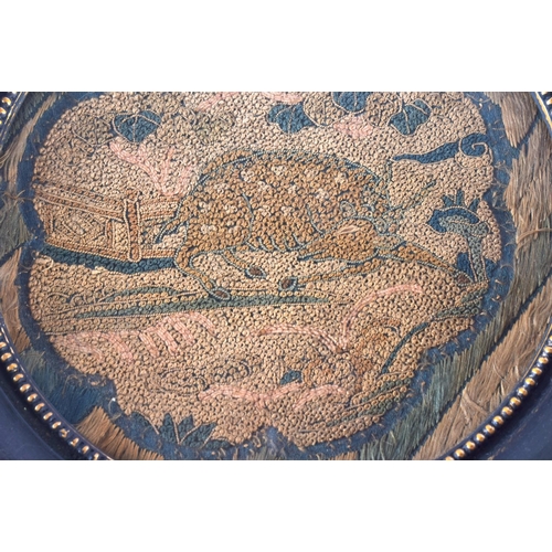 1939 - A PAIR OF LATE 18TH/19TH CENTURY CHINESE BEIJING SILK ROUNDELS Late Qianlong/Jiaqing. 15 cm diameter... 