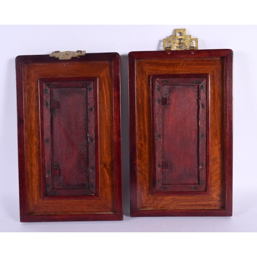 1941 - A PAIR OF CHINESE FAMILLE ROSE PORCELAIN AND HARDWOOD PLAQUES 20th Century. 25 cm x 15 cm.