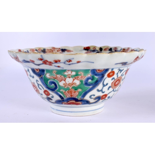 1942 - AN 18TH CENTURY JAPANESE EDO PERIOD IMARI SCALLOPED BOWL together with a Kangxi/Yongzheng plate. Lar... 