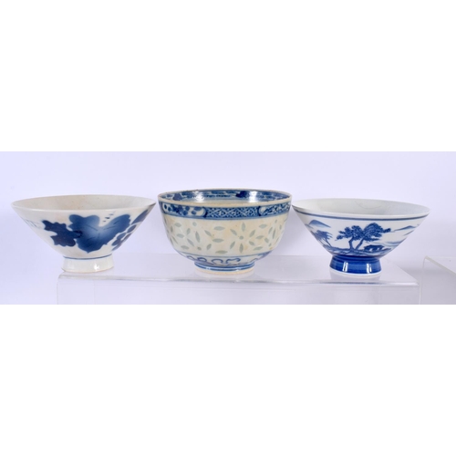 1953 - A 19TH CENTURY CHINESE BLUE AND WHITE PORCELAIN BOWL bearing Kangxi marks to base, together with oth... 