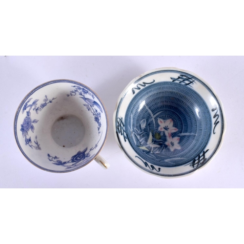 1953 - A 19TH CENTURY CHINESE BLUE AND WHITE PORCELAIN BOWL bearing Kangxi marks to base, together with oth... 