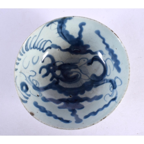 1979 - A 17TH/18TH CENTURY CHINESE KOREAN BLUE AND WHITE CIRCULAR BOWL painted with dragon. 16 cm diameter.