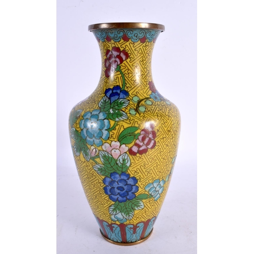 1980 - AN EARLY 20TH CENTURY CHINESE CLOISONNE ENAMEL VASE Late Qing/Republic. 23.5 cm high.