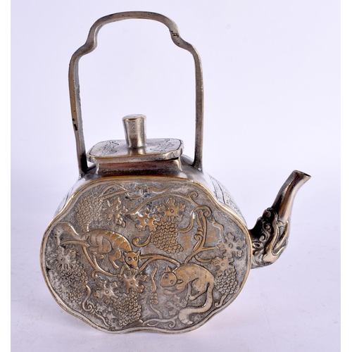 2000 - AN EARLY 20TH CENTURY CHINESE BRONZE TEAPOT AND COVER Late Qing/Republic, decorated with birds and f... 