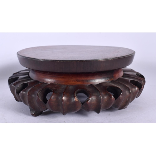 2001 - A LARGE EARLY 20TH CENTURY CHINESE CARVED HARDWOOD STAND Qing. 16 cm wide.