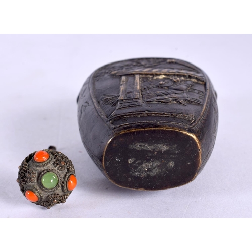 2002 - AN EARLY 20TH CENTURY CHINESE BRONZE SNUFF BOTTLE AND STOPPER Late Qing/Republic. 8 cm x 3 cm.